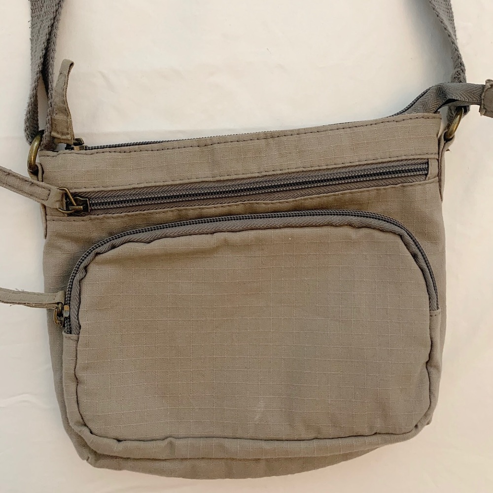 Grey crossbody purse!!